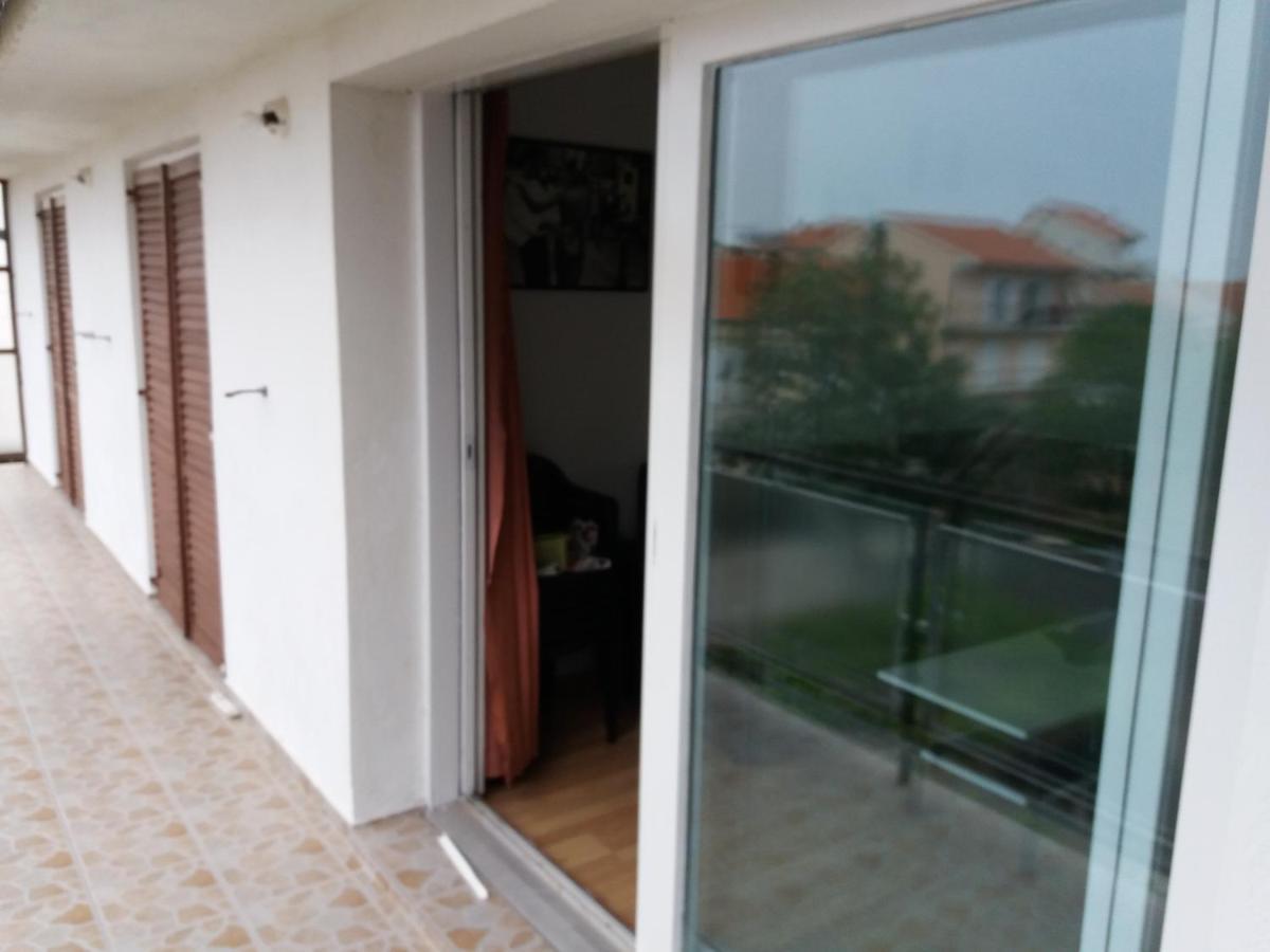 Apartment Viktoria Primosten Exterior photo